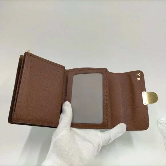 Authentic Louis Vuitton Monogram Leather Wallet mn388-113025